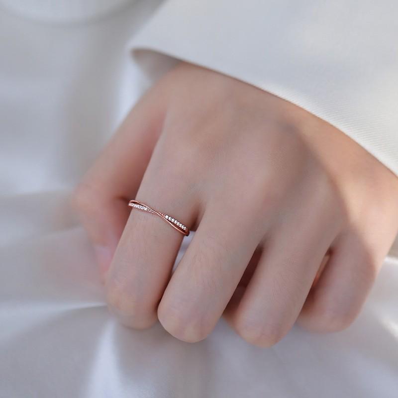 Simple Cross Diamond Band Ring, Fashion Line Thin Ring, Minimalist Index Finger Ring opening adjustable
Simple Cross Diamond Band Ring, Fashion Line Thin Ring, Minimalist Index Finger Ring opening adjustable