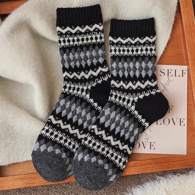 Socks Retro Diamond Lattice Wool Socks For Children Thickened And Warm, Ethnic Style Literary And Artistic Middle Tube Pile Of Socks One size fits all чорний
Socks Retro Diamond Lattice Wool Socks For Children Thickened And Warm, Ethnic Style Literary And Artistic Middle Tube Pile Of Socks One size fits all чорний