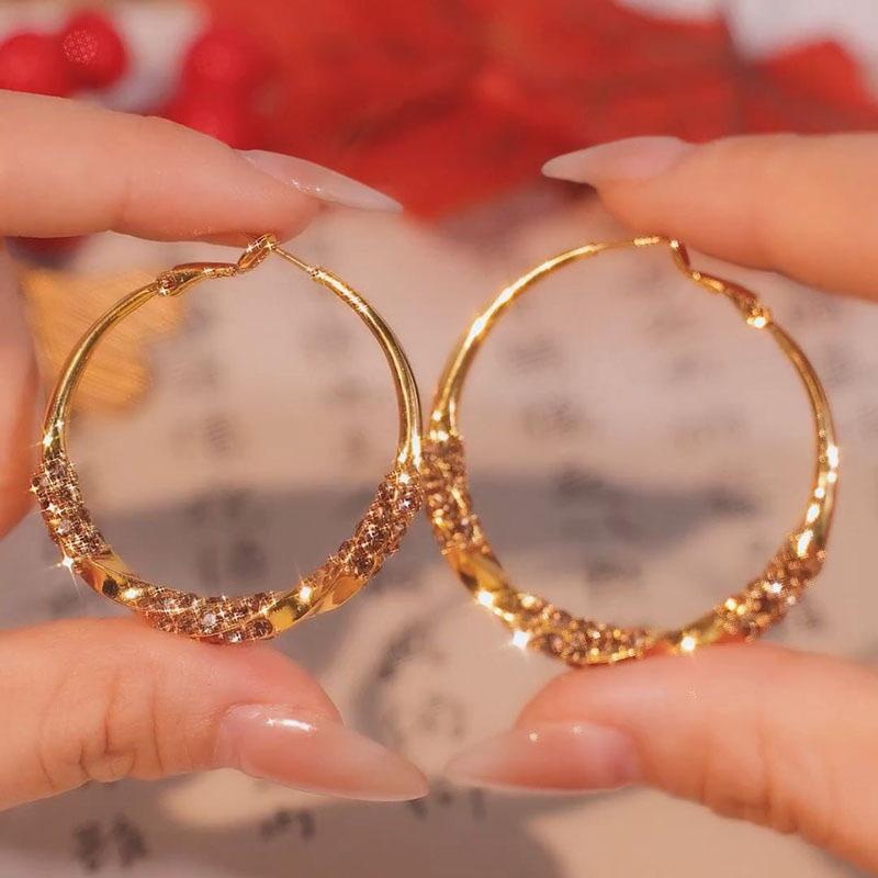 Fashionable Circle Earrings with Exaggerated Design, Unique Personality, Simple Temperament, Heavy-duty Earrings for Women
Fashionable Circle Earrings with Exaggerated Design, Unique Personality, Simple Temperament, Heavy-duty Earrings for Women