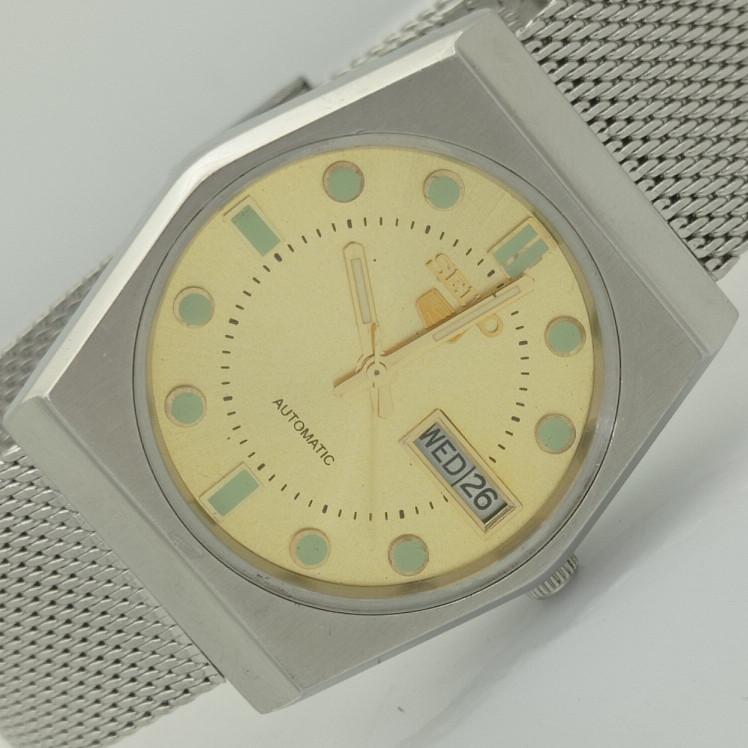 USED SEIKO 5 AUTOMATIC 6309A JAPAN MENS GUSEDEN DIAL WATCH 008-a412930-2 Sku008-a412930
USED SEIKO 5 AUTOMATIC 6309A JAPAN MENS GUSEDEN DIAL WATCH 008-a412930-2 Sku008-a412930