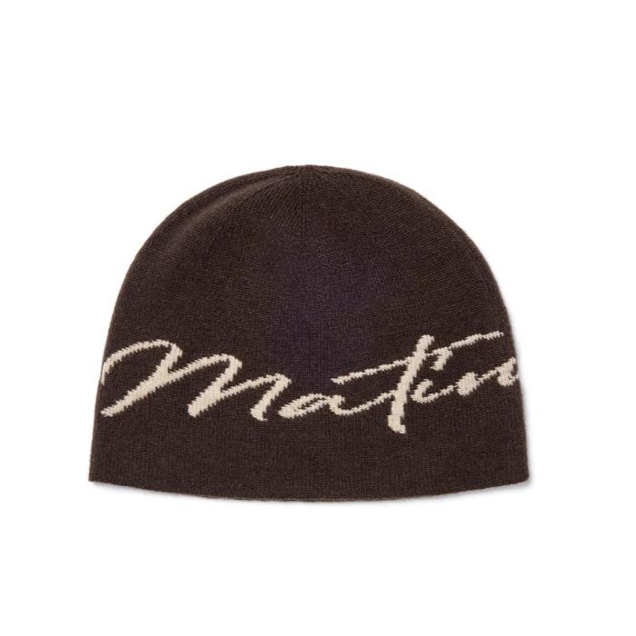 Matin Kim LOGO SCRIPT BEANIE IN IVORY, BLACK, BROWN. BROWN
Matin Kim LOGO SCRIPT BEANIE IN IVORY, BLACK, BROWN. BROWN