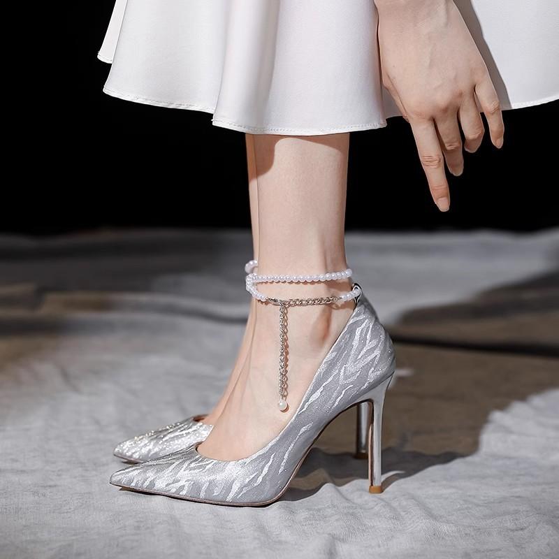 Bridal wedding shoes, female lead wedding dress, pearl straps, highend crystal shoes, usually can wear silver high heels, not tired feet 34
Bridal wedding shoes, female lead wedding dress, pearl straps, highend crystal shoes, usually can wear silver high heels, not tired feet 34