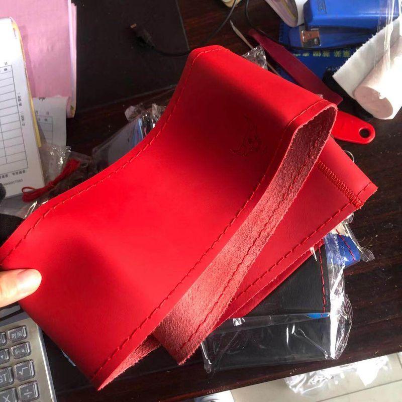 Hand-Stitched Leather Pure Purple Four Seasons Universal Car Bull Head All Red (with Needle and Thread)
Hand-Stitched Leather Pure Purple Four Seasons Universal Car Bull Head All Red (with Needle and Thread)