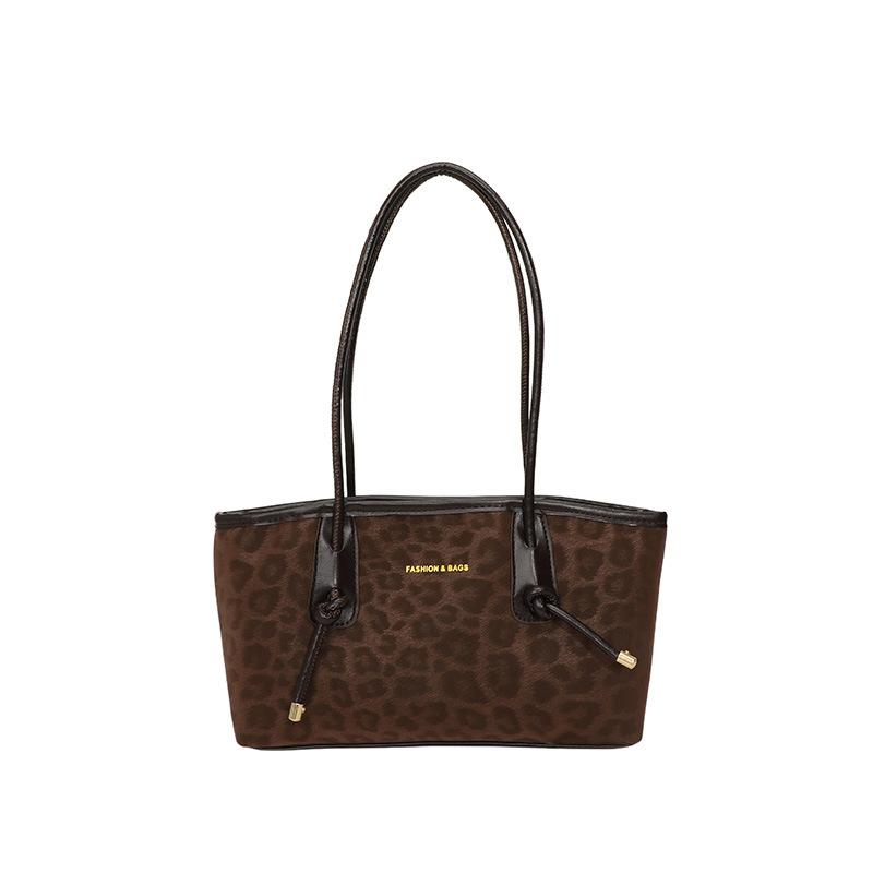 Commuter retro largecapacity bag, new fashion leopard print women s shoulder bag, highend portable
Commuter retro largecapacity bag, new fashion leopard print women s shoulder bag, highend portable
