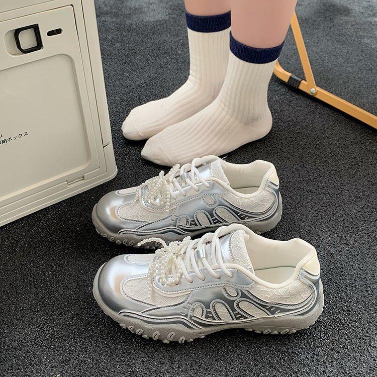 Crescent moon sole lace pearl casual moral training shoes women s 2025 spring new mesh lightweight Forrest Gump sports shoes 35
Crescent moon sole lace pearl casual moral training shoes women s 2025 spring new mesh lightweight Forrest Gump sports shoes 35