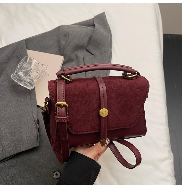 Portable small bag women 2025 new retro high-end small square bag large capacity shoulder messenger bag бордовый
Portable small bag women 2025 new retro high-end small square bag large capacity shoulder messenger bag бордовый