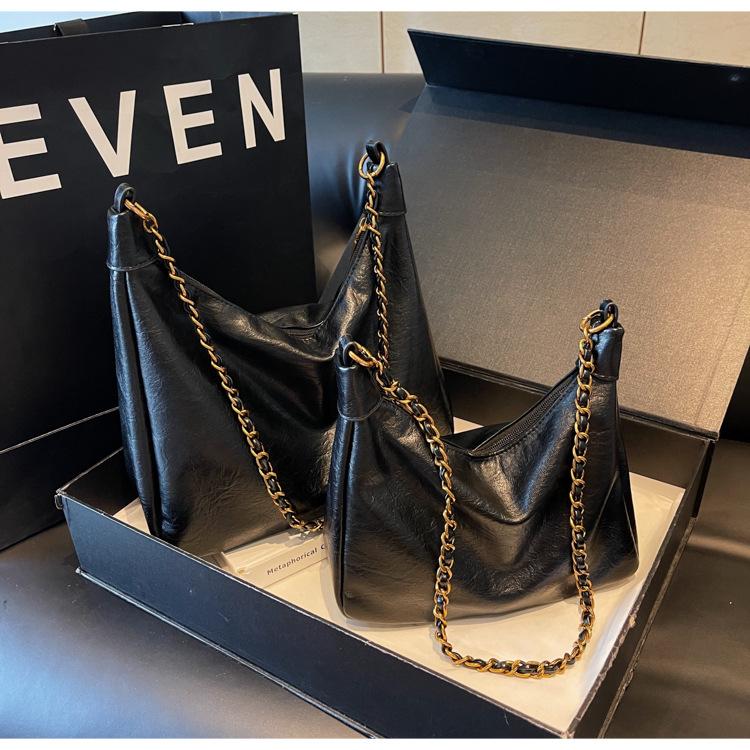 Soft surface retro large-capacity bag women s 2025 new one-shoulder armpit bag fashionable foreign commuter texture crossbody bag small чорний
Soft surface retro large-capacity bag women s 2025 new one-shoulder armpit bag fashionable foreign commuter texture crossbody bag small чорний