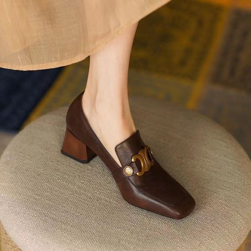 Soft leather high heels women s 2025 spring and autumn new thick heel square head small leather shoes single shoes 40 коричневий
Soft leather high heels women s 2025 spring and autumn new thick heel square head small leather shoes single shoes 40 коричневий