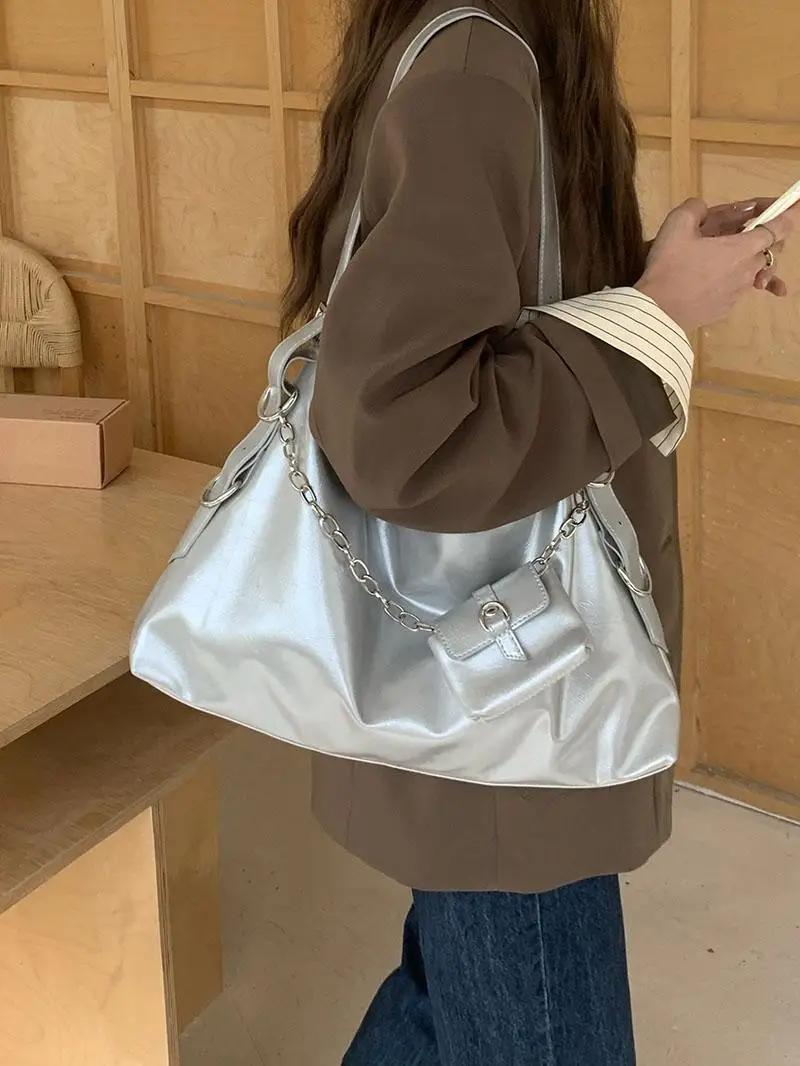 Commute Versatile Women s Single Shoulder Bags Soft Pu Leather Simple Ladies Messenger Bag Casual Female Tote with Small Pendant срібний
Commute Versatile Women s Single Shoulder Bags Soft Pu Leather Simple Ladies Messenger Bag Casual Female Tote with Small Pendant срібний