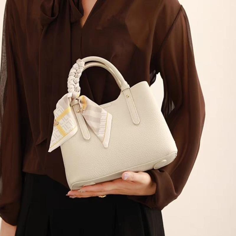 High End Crossbody Bag for Women, New Niche and Large Capacity Commuting Handbag, Wedding Tote Bag
High End Crossbody Bag for Women, New Niche and Large Capacity Commuting Handbag, Wedding Tote Bag
