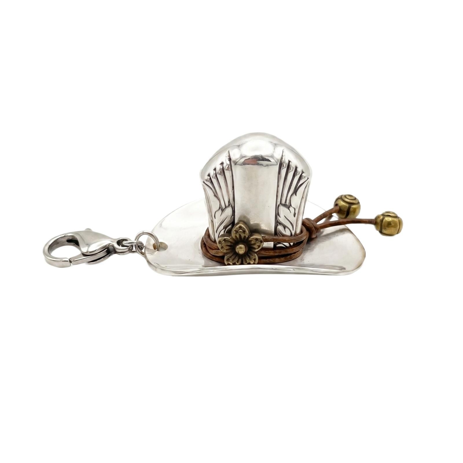 Heart Shaped Metal Keychain with Decorative Letter L and Floral Accents Leather Strap Bag Charm Accessory One Size
Heart Shaped Metal Keychain with Decorative Letter L and Floral Accents Leather Strap Bag Charm Accessory One Size