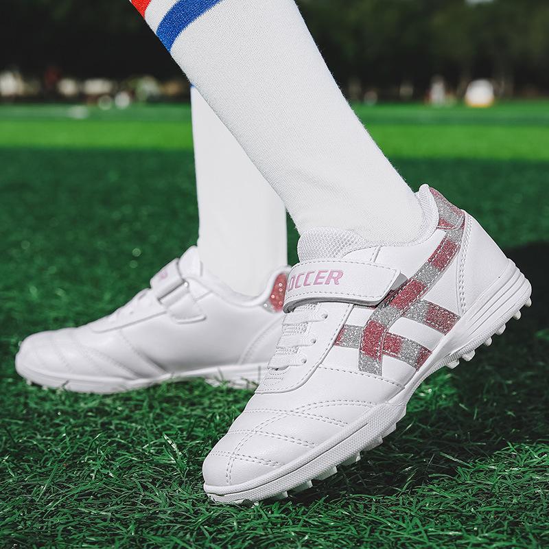 New football shoes men s and women s Velcro broken nails grass flat training shoes 29
New football shoes men s and women s Velcro broken nails grass flat training shoes 29