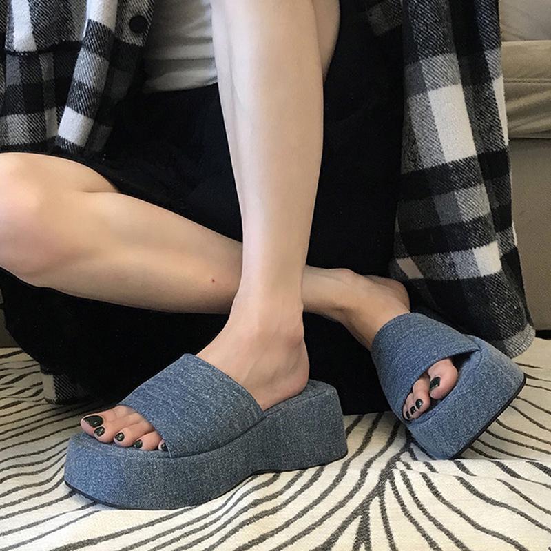 Рекомендует блогер! Тапочки женские носят на морском побережье, пляже, квадратные, с открытым носком, на танкетке, на толстой подошве летом 39 синий
Рекомендует блогер! Тапочки женские носят на морском побережье, пляже, квадратные, с открытым носком, на танкетке, на толстой подошве летом 39 синий