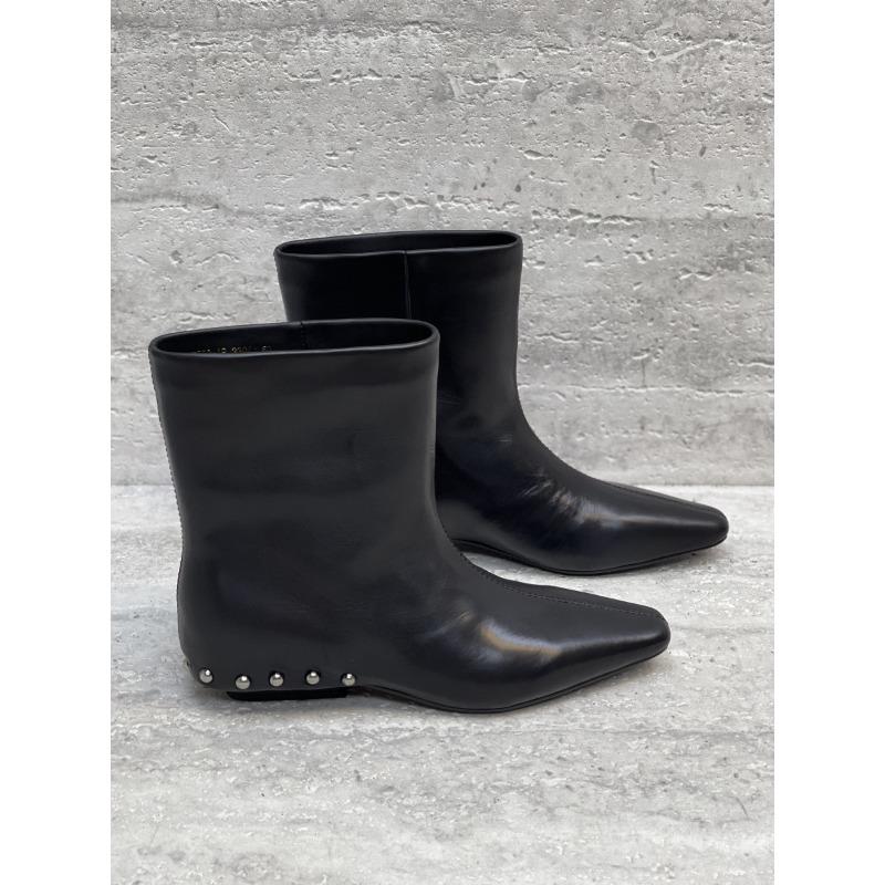 Женская обувь осень и зима модные заклепки мягкая подошва маленький квадратный носок удобные рукава толстый низкий каблук кожаные женские короткие ботинки 40 чёрный
Женская обувь осень и зима модные заклепки мягкая подошва маленький квадратный носок удобные рукава толстый низкий каблук кожаные женские короткие ботинки 40 чёрный