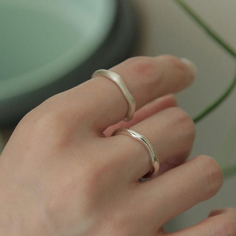 modernlike silver 925 matte cast wave ring Silver (Silver 925)
modernlike silver 925 matte cast wave ring Silver (Silver 925)