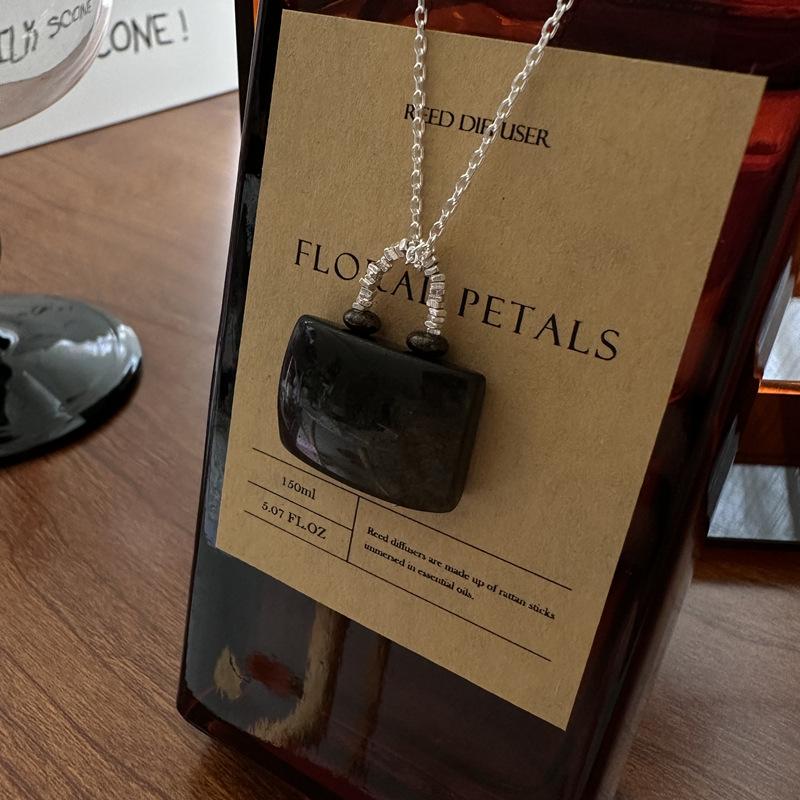 S925 Silver Niche Design Sense Bag Fashion Sweater Chain Korean Style Simple Personality Design Necklace 925 silver
S925 Silver Niche Design Sense Bag Fashion Sweater Chain Korean Style Simple Personality Design Necklace 925 silver