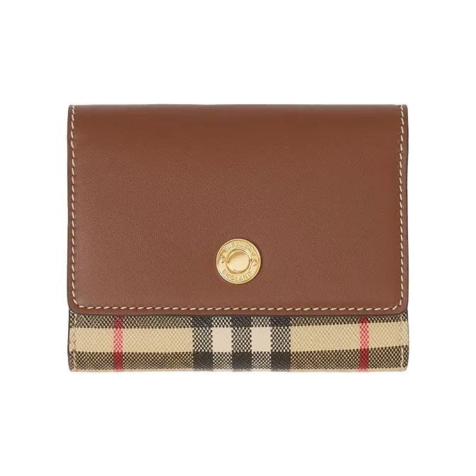 Burberry checkered folding three-fold wallet made of environmentally friendly canvas and leather women s style brown One Size-Basic Set (Bag+Dust Bag) коричневий
Burberry checkered folding three-fold wallet made of environmentally friendly canvas and leather women s style brown One Size-Basic Set (Bag+Dust Bag) коричневий