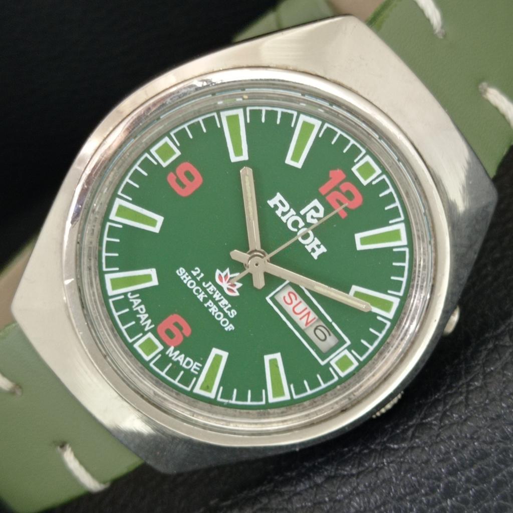 AUTOMATIC VINTAGE RICOH R31 JAPAN MENS GREEN COLOR DIAL WATCH a707653-1
AUTOMATIC VINTAGE RICOH R31 JAPAN MENS GREEN COLOR DIAL WATCH a707653-1