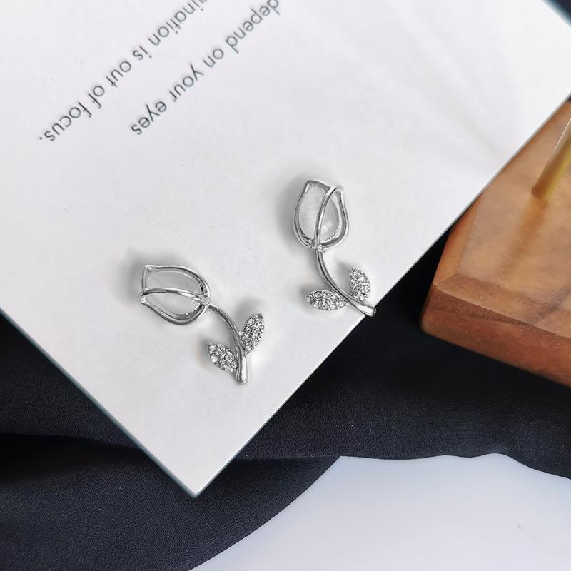 Light Luxury Romantic Tulip Flower Necklace For Women Exquisite Zircon Rose Flowers Clavicle Chain Choker Party Charm Zircon
Light Luxury Romantic Tulip Flower Necklace For Women Exquisite Zircon Rose Flowers Clavicle Chain Choker Party Charm Zircon
