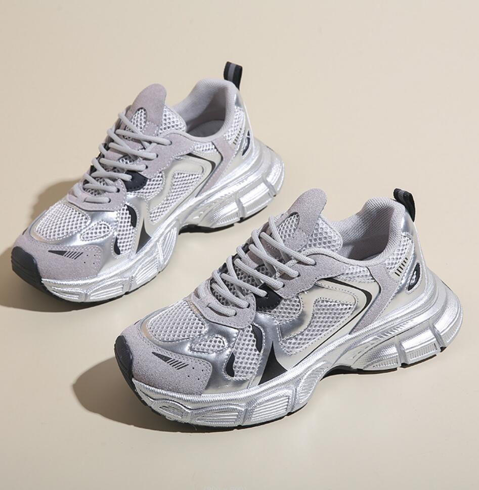 Модные ретро женские кроссовки на вулканизированной платформе повседневные женские сетчатые дышащие кроссовки для бега и ходьбы массивные летние спортивные туфли 40
Модные ретро женские кроссовки на вулканизированной платформе повседневные женские сетчатые дышащие кроссовки для бега и ходьбы массивные летние спортивные туфли 40