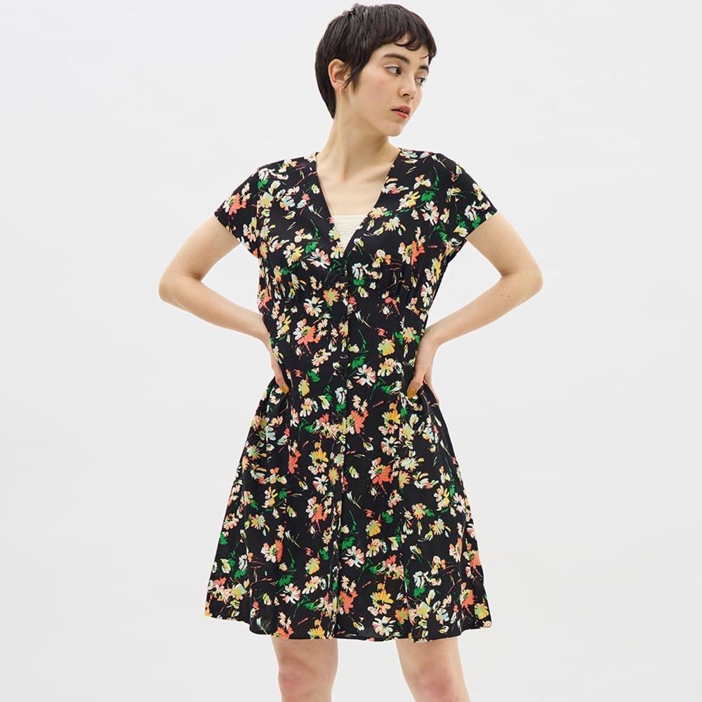 Мини-платье GU by Uniqlo с V-образным вырезом и принтом, с короткими рукавами и цветком B +X
Мини-платье GU by Uniqlo с V-образным вырезом и принтом, с короткими рукавами и цветком B +X