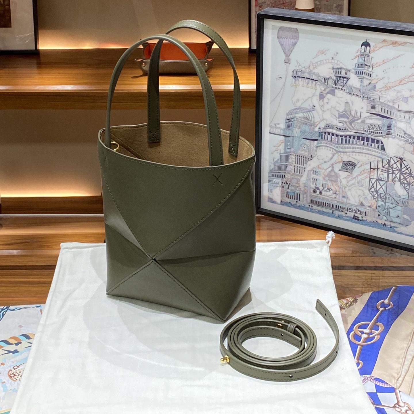 2023 г. Сумка-трансформер из натуральной кожи с геометрическим узором: Сумка большой вместимости для ношения на плече, через плечо или в руке Large: 25cm x 14cm x 32cm
2023 г. Сумка-трансформер из натуральной кожи с геометрическим узором: Сумка большой вместимости для ношения на плече, через плечо или в руке Large: 25cm x 14cm x 32cm