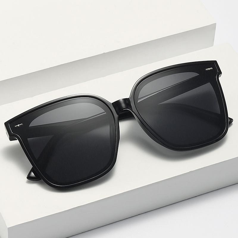 2024 Women Men Luxury Korean Large Frame Eyewear New Vintage Square Sunglasses Female Outdoor Sunscreen UV400 Sunglasses
2024 Women Men Luxury Korean Large Frame Eyewear New Vintage Square Sunglasses Female Outdoor Sunscreen UV400 Sunglasses
