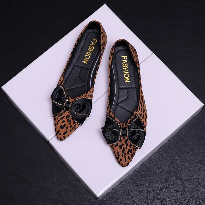 Новые стильные женские туфли-лодочки с острым носком, туфли-лодочки с леопардовым принтом, женские туфли-лоферы, балетки с большим бантом, удобная женская обувь 36 коричневый
Новые стильные женские туфли-лодочки с острым носком, туфли-лодочки с леопардовым принтом, женские туфли-лоферы, балетки с большим бантом, удобная женская обувь 36 коричневый