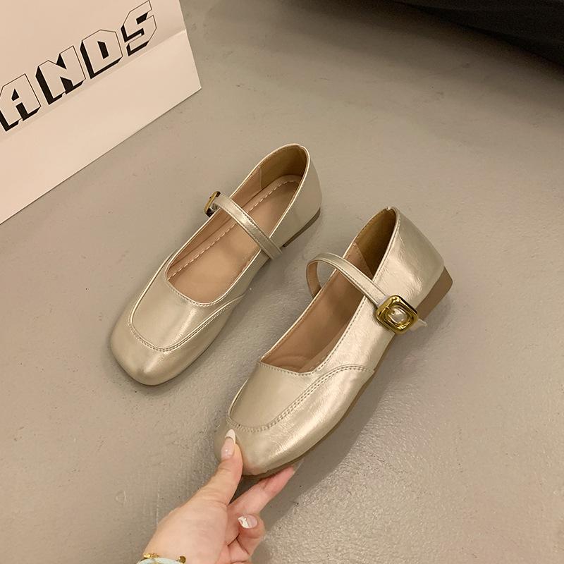 French retro light mouth square head small leather shoes 2025 spring and summer new versatile outer wear Mary Jane shoes with skirt 40 шампанского
French retro light mouth square head small leather shoes 2025 spring and summer new versatile outer wear Mary Jane shoes with skirt 40 шампанского