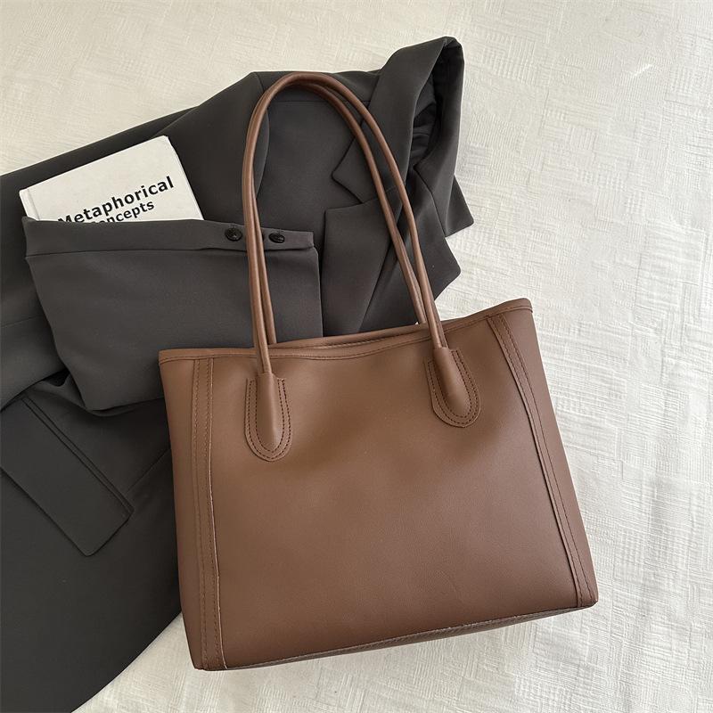 Ретро сумка премиум-класса большой вместимости, женская сумка-тоут 2025 года, простая и модная сумка через плечо.
Ретро сумка премиум-класса большой вместимости, женская сумка-тоут 2025 года, простая и модная сумка через плечо.