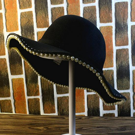 Korean Street Style Pearl Tweed Fedora - Retro Wide Brim Hat for Autumn & Winter Fashion Adjustable
Korean Street Style Pearl Tweed Fedora - Retro Wide Brim Hat for Autumn & Winter Fashion Adjustable