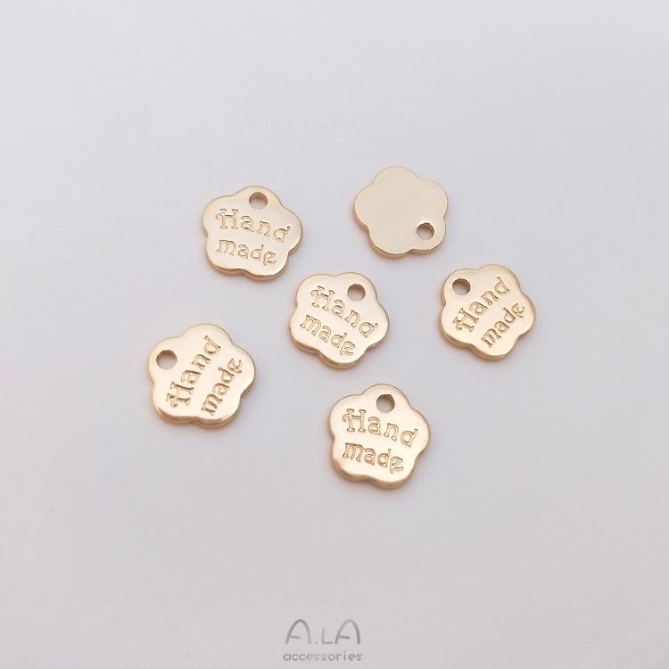 Шарм-подвеска в виде сердца и прямоугольника с гравировкой цветка из золота 14 карат с заполнением для изготовления ювелирных изделий своими руками
Шарм-подвеска в виде сердца и прямоугольника с гравировкой цветка из золота 14 карат с заполнением для изготовления ювелирных изделий своими руками