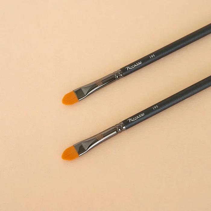 195 Concealer 195 Concealer
195 Concealer 195 Concealer