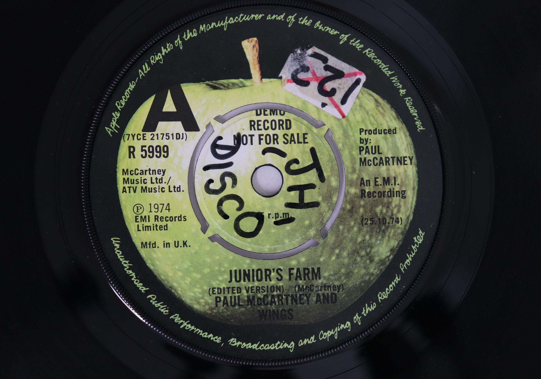 7inch Record PAUL MCCARTNEY, WINGS - Junior s Farm R5999PROMO APPLE 1974 UK Rock Used
7inch Record PAUL MCCARTNEY, WINGS - Junior s Farm R5999PROMO APPLE 1974 UK Rock Used
