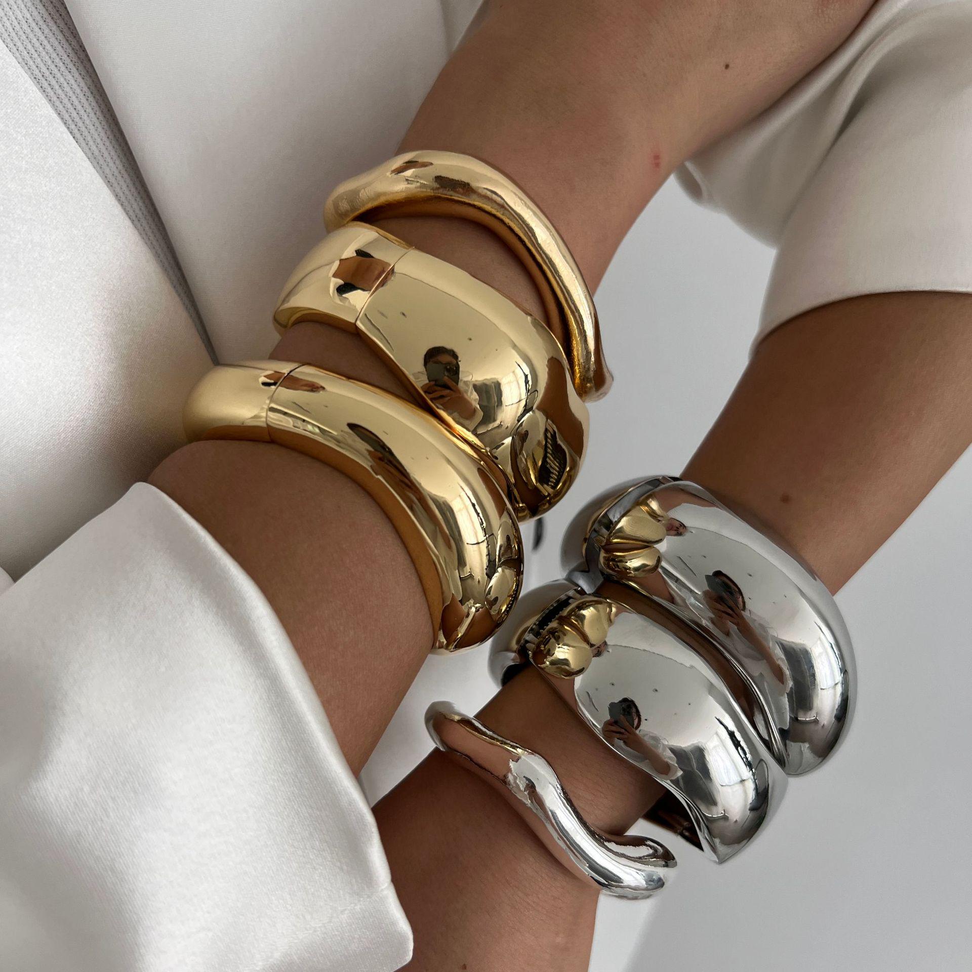 Hot-Selling Geometric Alloy Bangle: Exaggerated European and American Style Electroplated Bracelet
Hot-Selling Geometric Alloy Bangle: Exaggerated European and American Style Electroplated Bracelet