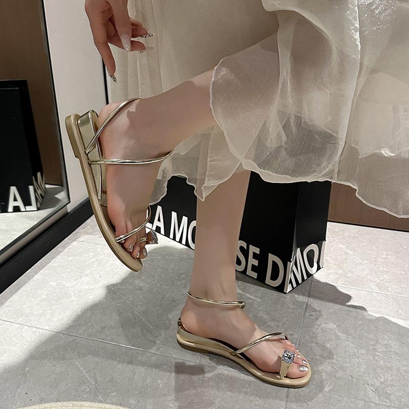 Flat-bottomed high-heeled rhinestone cover toe cool slippers women s summer wear 2025 new niche sandals 35 золотой
Flat-bottomed high-heeled rhinestone cover toe cool slippers women s summer wear 2025 new niche sandals 35 золотой