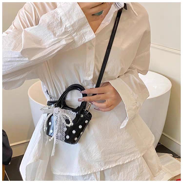 Little Girl s Bag Fashionable Bow Vegetable Basket Hand-carried Wave Point Portable Children s Shoulder 13.5x6x11 single package чорний
Little Girl s Bag Fashionable Bow Vegetable Basket Hand-carried Wave Point Portable Children s Shoulder 13.5x6x11 single package чорний