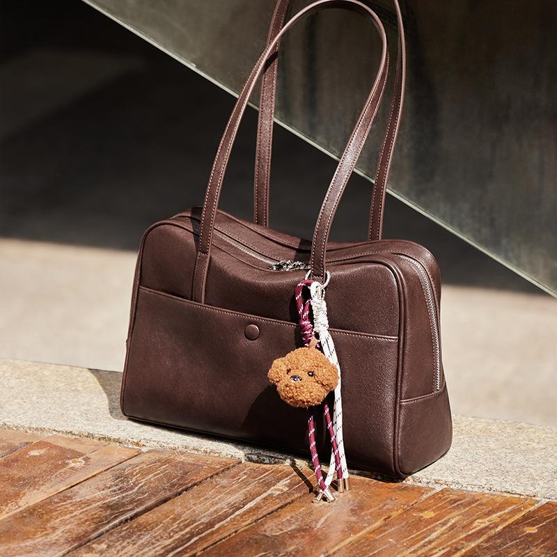 Vintage Large Capacity Shoulder Bag 2025 New Fashion Design Cowhide Bag for Office Commute Handbag for Women Long31.5CM*Thick9.5CM*Hig
Vintage Large Capacity Shoulder Bag 2025 New Fashion Design Cowhide Bag for Office Commute Handbag for Women Long31.5CM*Thick9.5CM*Hig