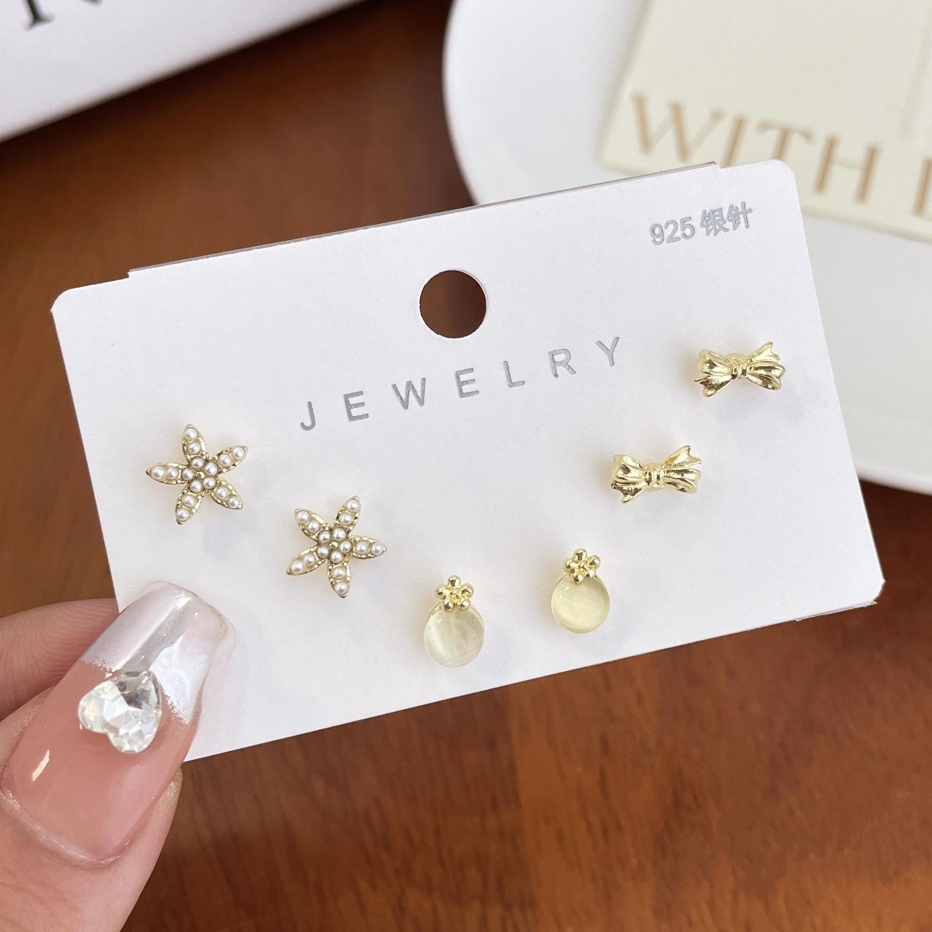 «Весна/Лето, комплект из золотых серег-игл с серебряным ободом — простой, универсальный женский дизайн с бриллиантами»
«Весна/Лето, комплект из золотых серег-игл с серебряным ободом — простой, универсальный женский дизайн с бриллиантами»