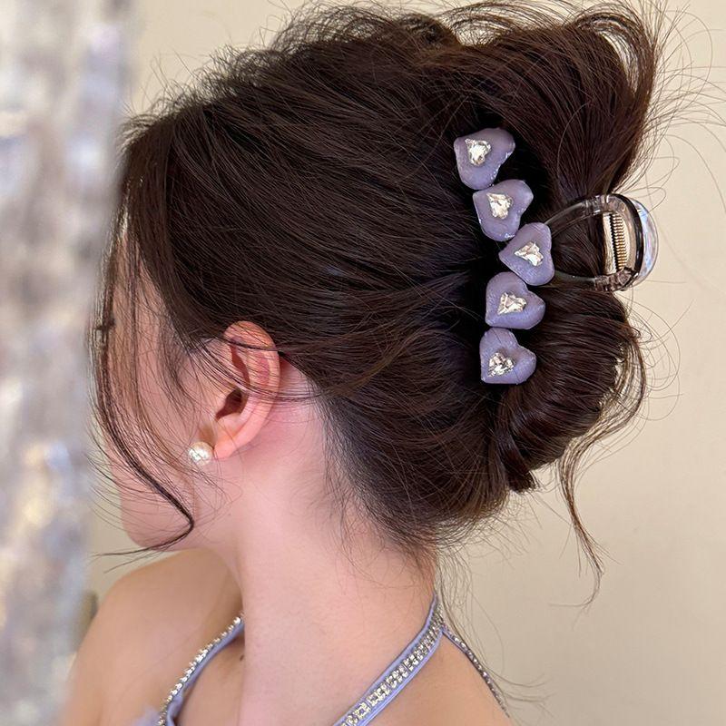 1pc Korean exquisite heart grabbing clip for women s high-end sense, new temperament hair clip, summer simple shark clip
1pc Korean exquisite heart grabbing clip for women s high-end sense, new temperament hair clip, summer simple shark clip