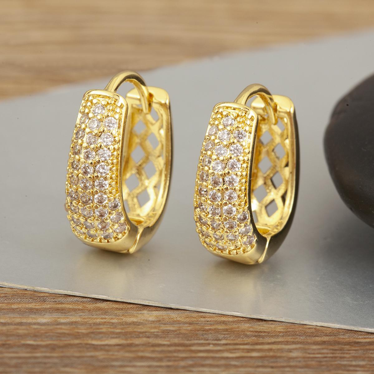 Nidin Light Luxury White Zircon Angular Hollow Round Hoop Earrings For Women Female Fashion Temperament Ear Jewelry Party Gifts
Nidin Light Luxury White Zircon Angular Hollow Round Hoop Earrings For Women Female Fashion Temperament Ear Jewelry Party Gifts