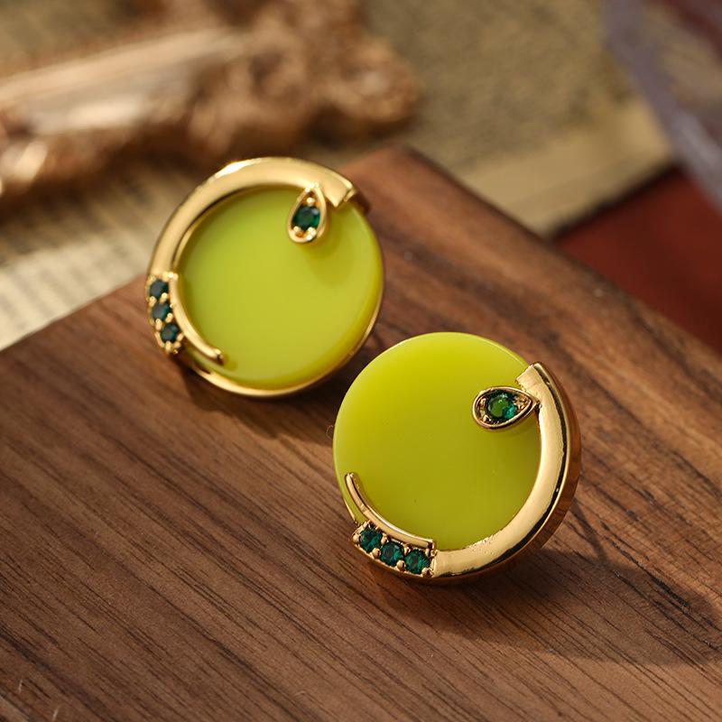 Fashionable And Exquisite Vintage Accessories Small Fresh Round Crescent Earrings For Women Luxury Personalized Trendy Earrings
Fashionable And Exquisite Vintage Accessories Small Fresh Round Crescent Earrings For Women Luxury Personalized Trendy Earrings