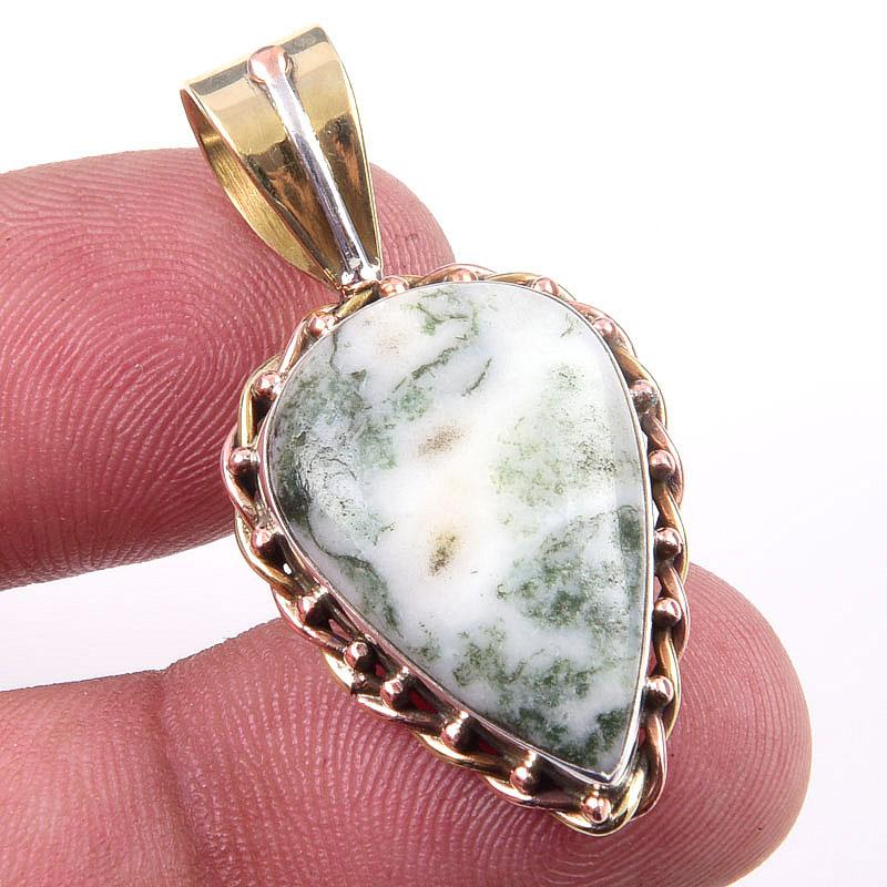 Natural Green Dendrite Opal Gemstone 925 Solid Silver TwoTone Pendant 1.50 d3V98
Natural Green Dendrite Opal Gemstone 925 Solid Silver TwoTone Pendant 1.50 d3V98