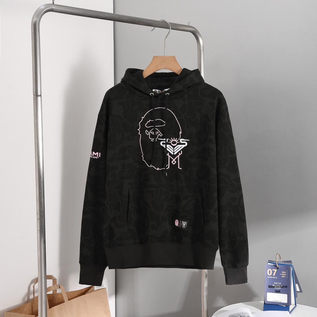 Унісекс худі BAPE x Inter Miami в стилі хіп-хоп - Дизайн Ape Head для осені/зими XXL
Унісекс худі BAPE x Inter Miami в стилі хіп-хоп - Дизайн Ape Head для осені/зими XXL