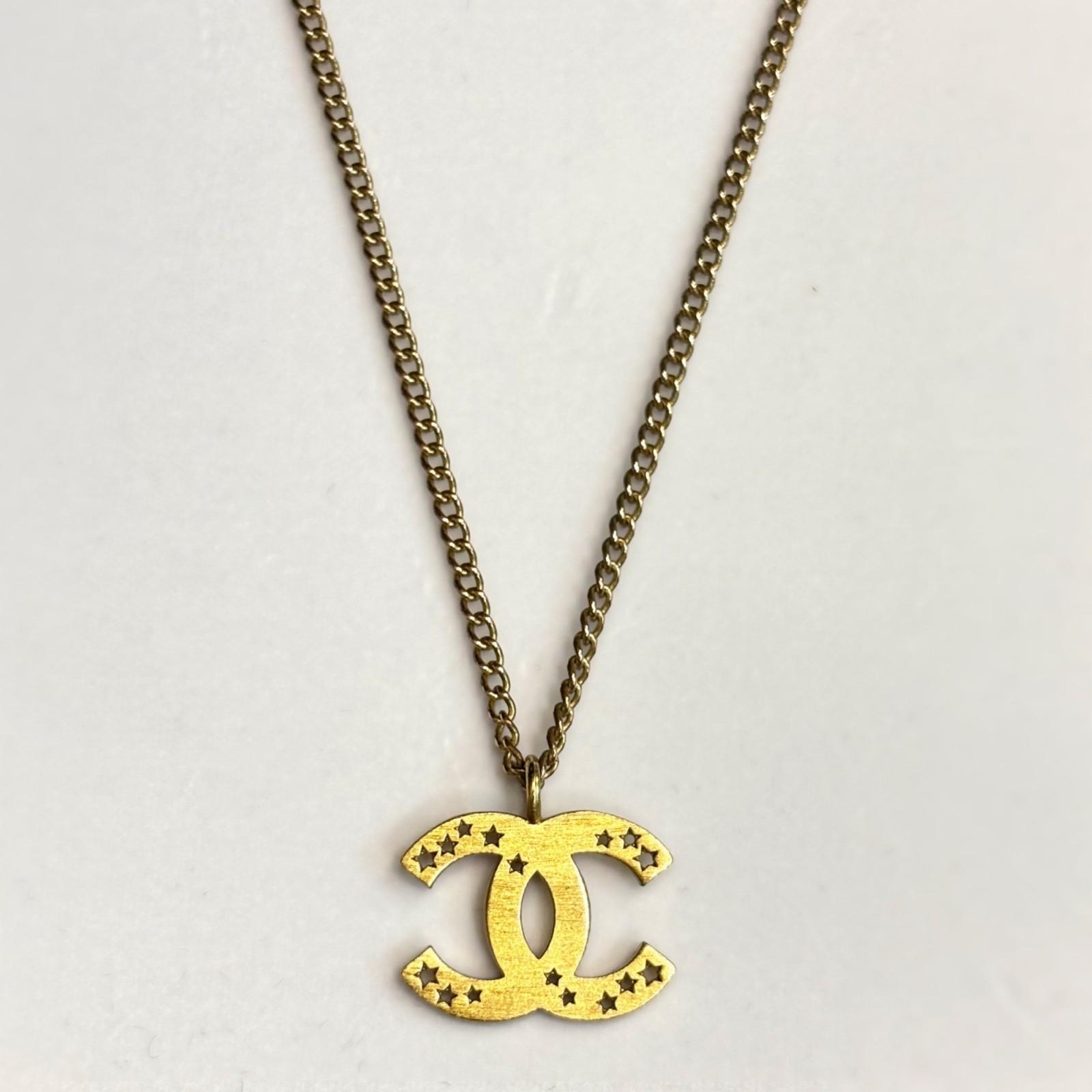 Вживаний металевий ланцюжок CHANEL COCO Mark для жінок
Вживаний металевий ланцюжок CHANEL COCO Mark для жінок