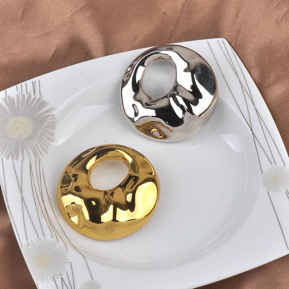 Zinc Alloy Geometric Brooch Casual Style Statement Jewelry Fashion Round Pins for Women Men срібний
Zinc Alloy Geometric Brooch Casual Style Statement Jewelry Fashion Round Pins for Women Men срібний