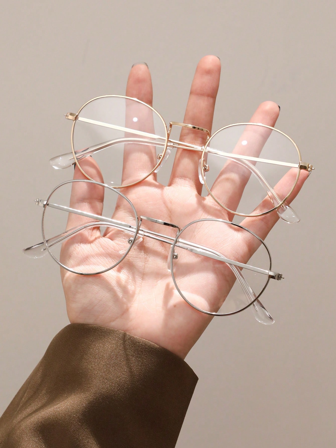 2/3 PCS Fashion Round Metal Frame Women Clear Glasses For Men Daily Life Take Photo Eyeglasses Clothing Accessories.
2/3 PCS Fashion Round Metal Frame Women Clear Glasses For Men Daily Life Take Photo Eyeglasses Clothing Accessories.