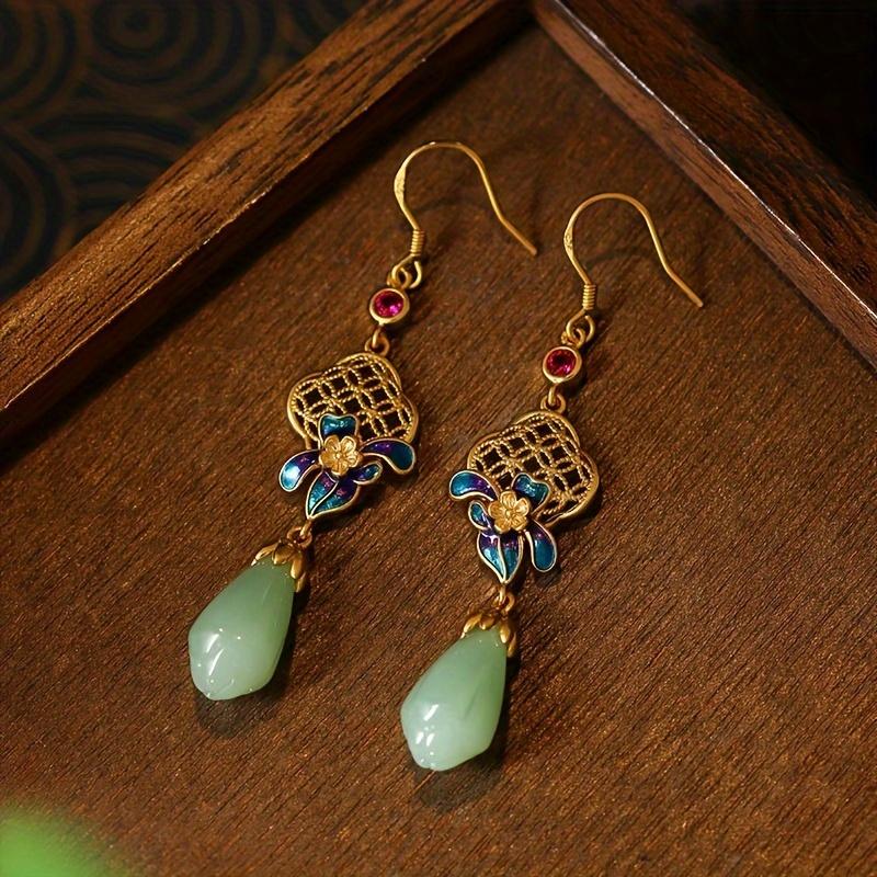 1 Pair 24K Golden Plated Vintage Floral Grid Chinese Knot Design Earrings, Green and Red Glass Stone Embellishments, Copper Base with 925 Sterling Sil Retro Style
1 Pair 24K Golden Plated Vintage Floral Grid Chinese Knot Design Earrings, Green and Red Glass Stone Embellishments, Copper Base with 925 Sterling Sil Retro Style