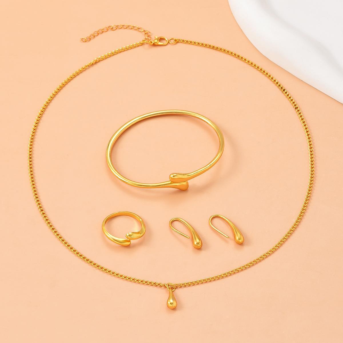Gaotu Jewelry Four-Piece Set: Teardrop Necklace, Bracelet, Ring, and Earrings - Elegant and Versatile.
Gaotu Jewelry Four-Piece Set: Teardrop Necklace, Bracelet, Ring, and Earrings - Elegant and Versatile.