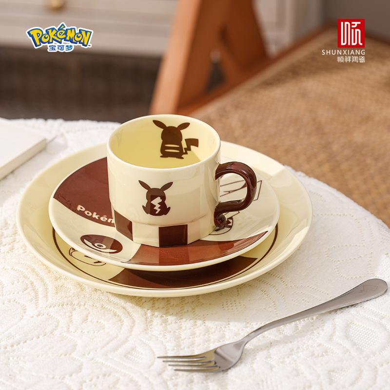 SHUNXIANG Набор посуды Pokemon 4 шт. Аниме Мультфильм Пикачу Чашка для чая и блюдце Afternoon Tea Керамическая кофейная чашка Десертная тарелка Вилка Подарок
SHUNXIANG Набор посуды Pokemon 4 шт. Аниме Мультфильм Пикачу Чашка для чая и блюдце Afternoon Tea Керамическая кофейная чашка Десертная тарелка Вилка Подарок